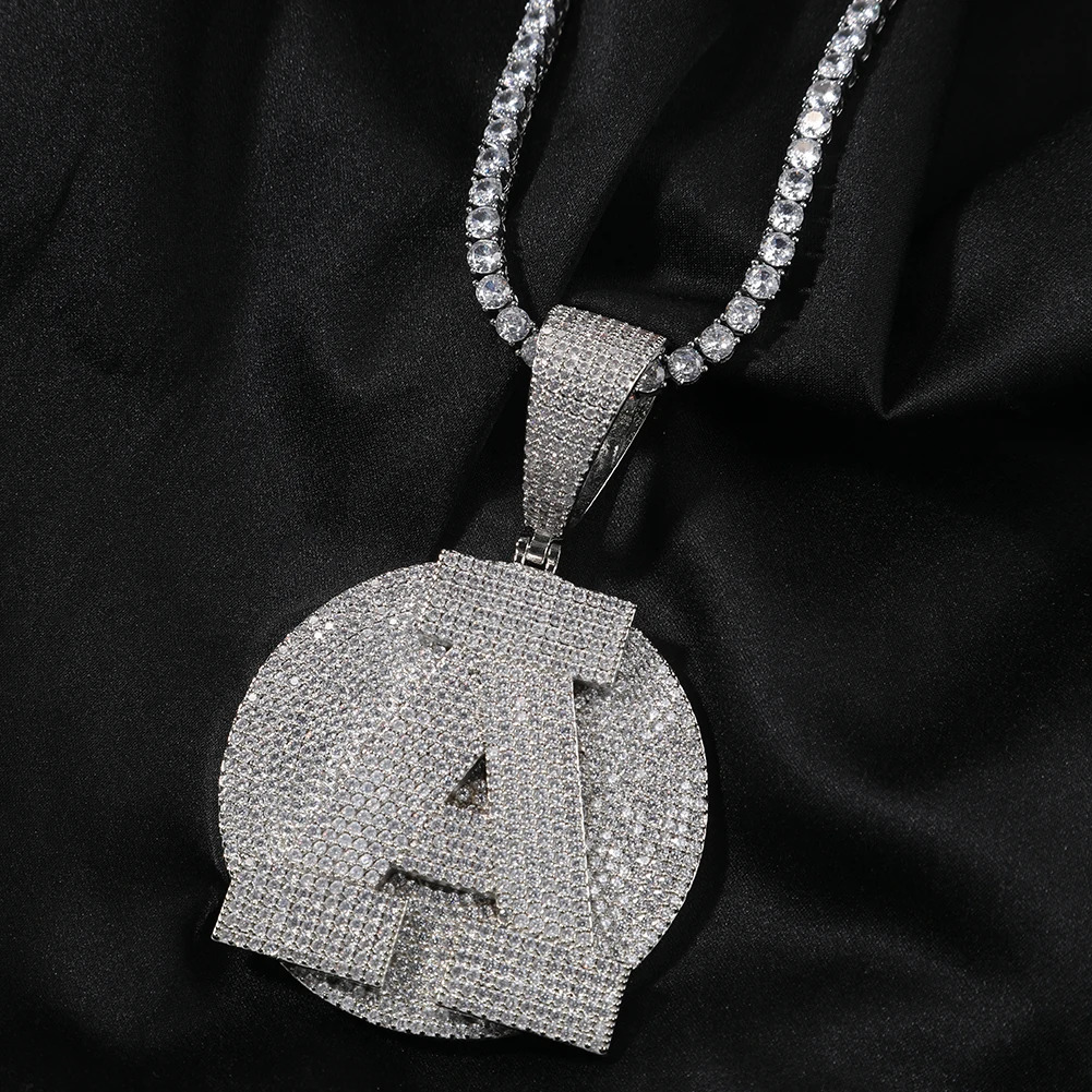 THE BLING KING Custom Initial Letter Round Pendant Personalized Medallions Micro Paved Out Cubic Zirconia Hiphop Jewelry For Men 240119CJ