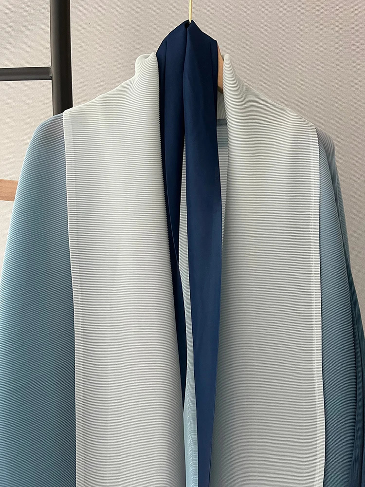 Miyake Pleated Gradient Batwing Sleeve Cardigan Scarf Loose Stylish and Elegant Long Womens Windbreaker Coat 240123