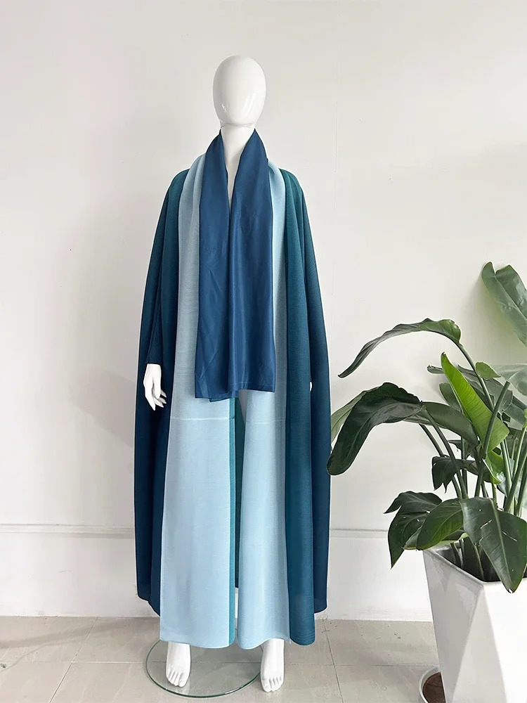 Miyake Pleated Gradient Batwing Sleeve Cardigan Scarf Loose Stylish and Elegant Long Womens Windbreaker Coat 240123