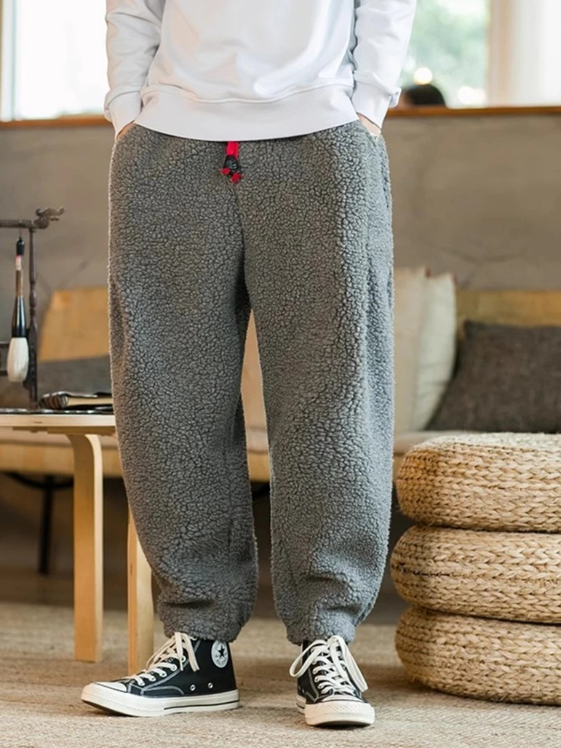 Winter Men Solid Color Fleece Pants Male Vintage Fashion Thick Oversized Harem Pants Men Lamb Wool Warm Trousers 240126