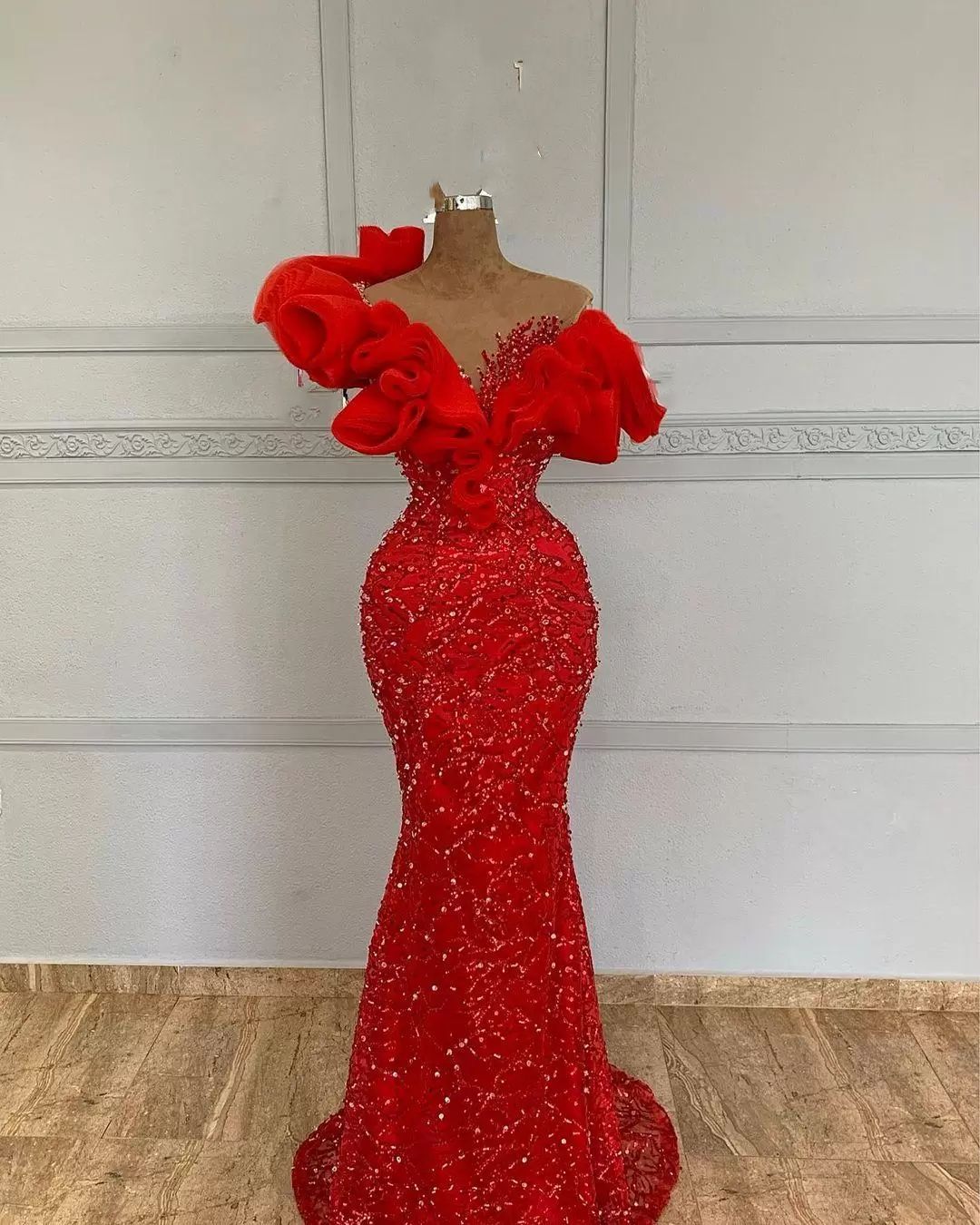 2024 Sexy Red Prom Dresses Off Shoulder Illusion Plus Size Mermaid Sequined Lace Ruffles Floor Length Sleeveless Crystal Bling Sequins Evening Gowns - view 3
