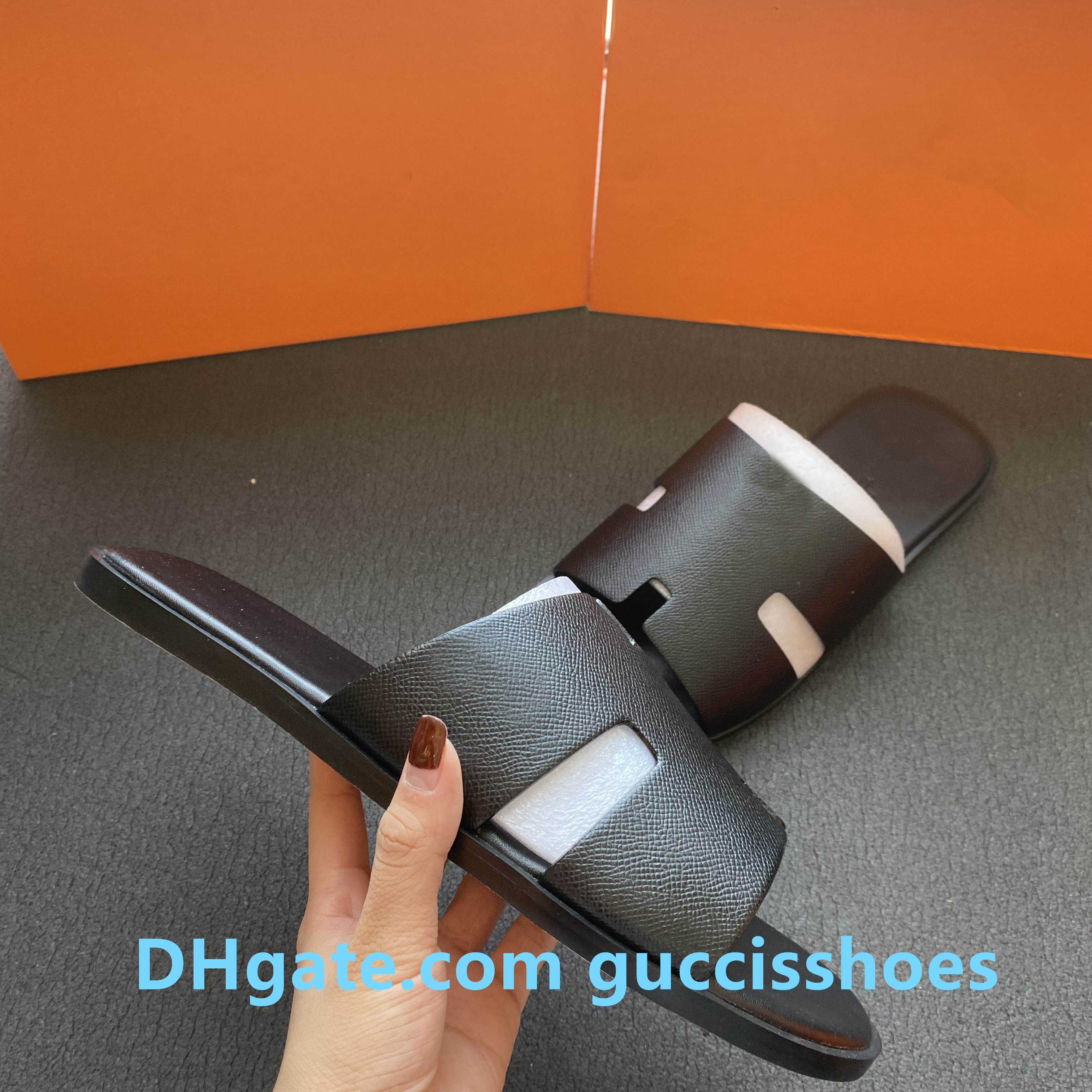 Designer Slippers Leather Sandals Flip Flop Heritage Calfskin Sandals Summer Lazy Large Beach Casual Slides slipper