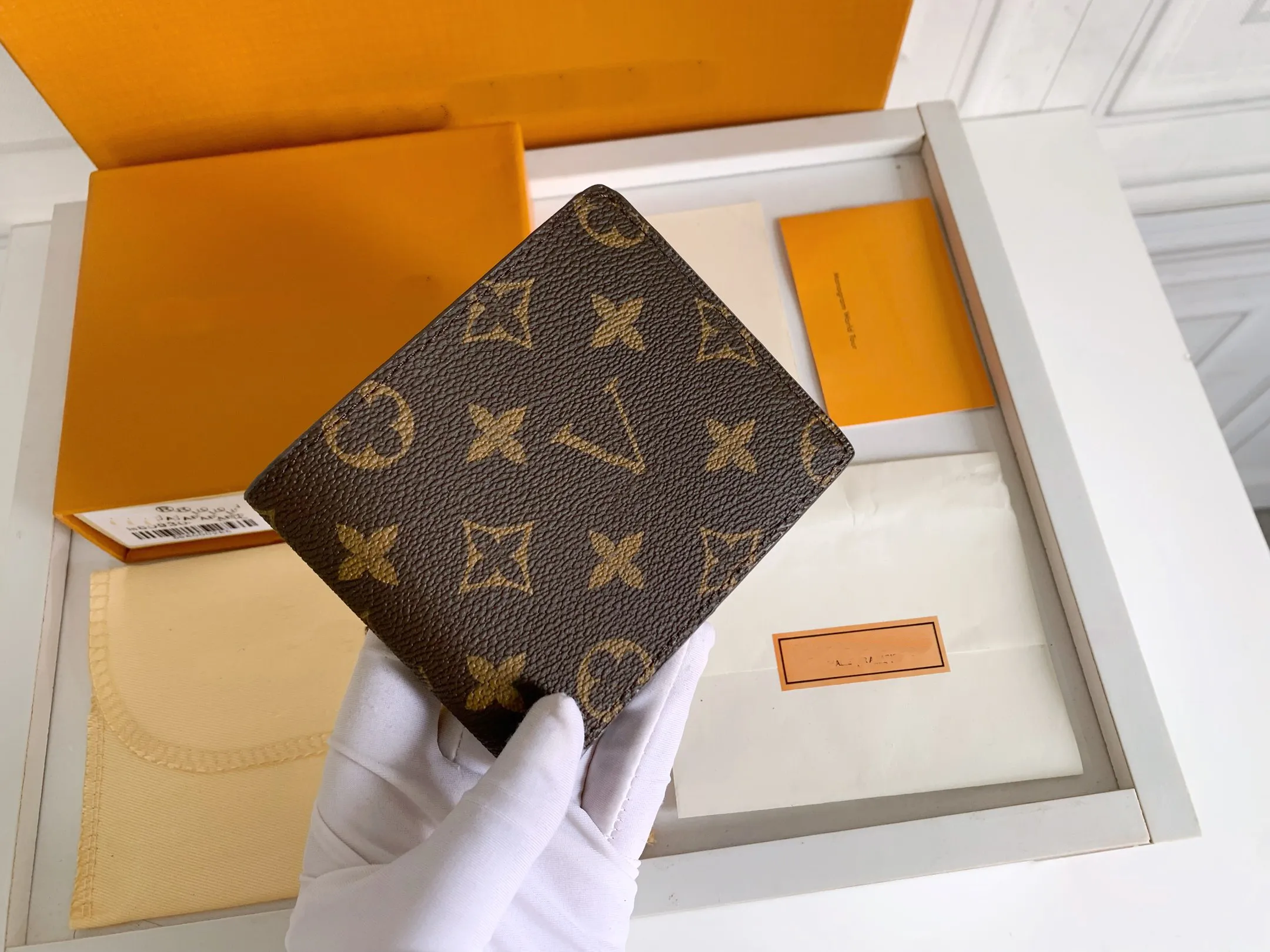 Hot Selling Multi-color Designer Bag Paris Plaid Style Fashion Men's Women's Purse Multiple Short Small Bifold Wallet with original Box Card Holder #1123452