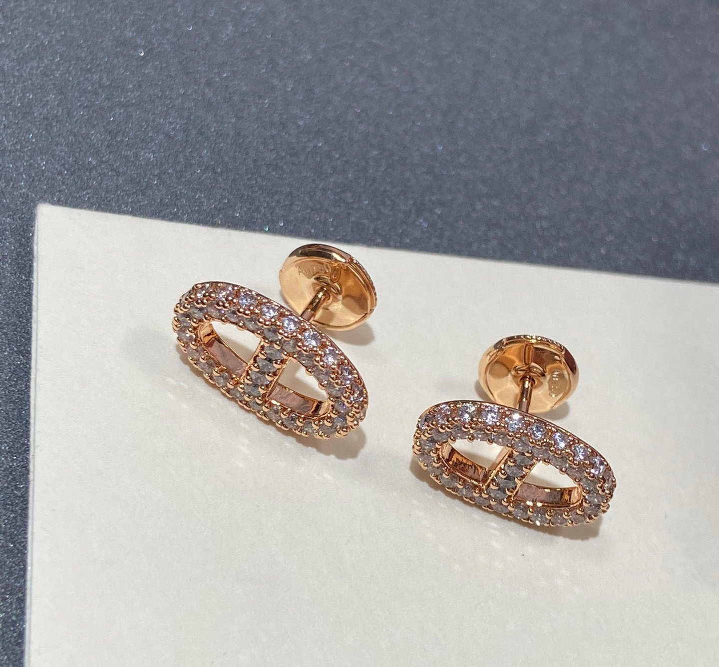 V gold material charm Simple style stud earring with diamond in two colors plated have stamp have box oval shape design PS3986A