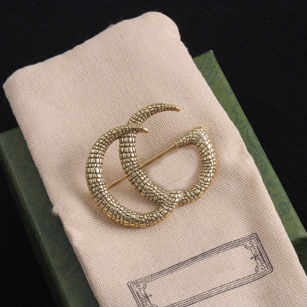 Designer brooch Textured bronze brooch G jewelry Women wear breast trimmers