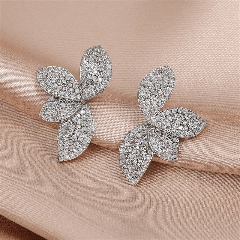 2024 Stud Earrings Dee Jewelry Gold Fill Pave White Sapphire Moissanite CZ Dia Party Women Wedding Bridal Sweet Cute Leaf Earring For Lover Gift