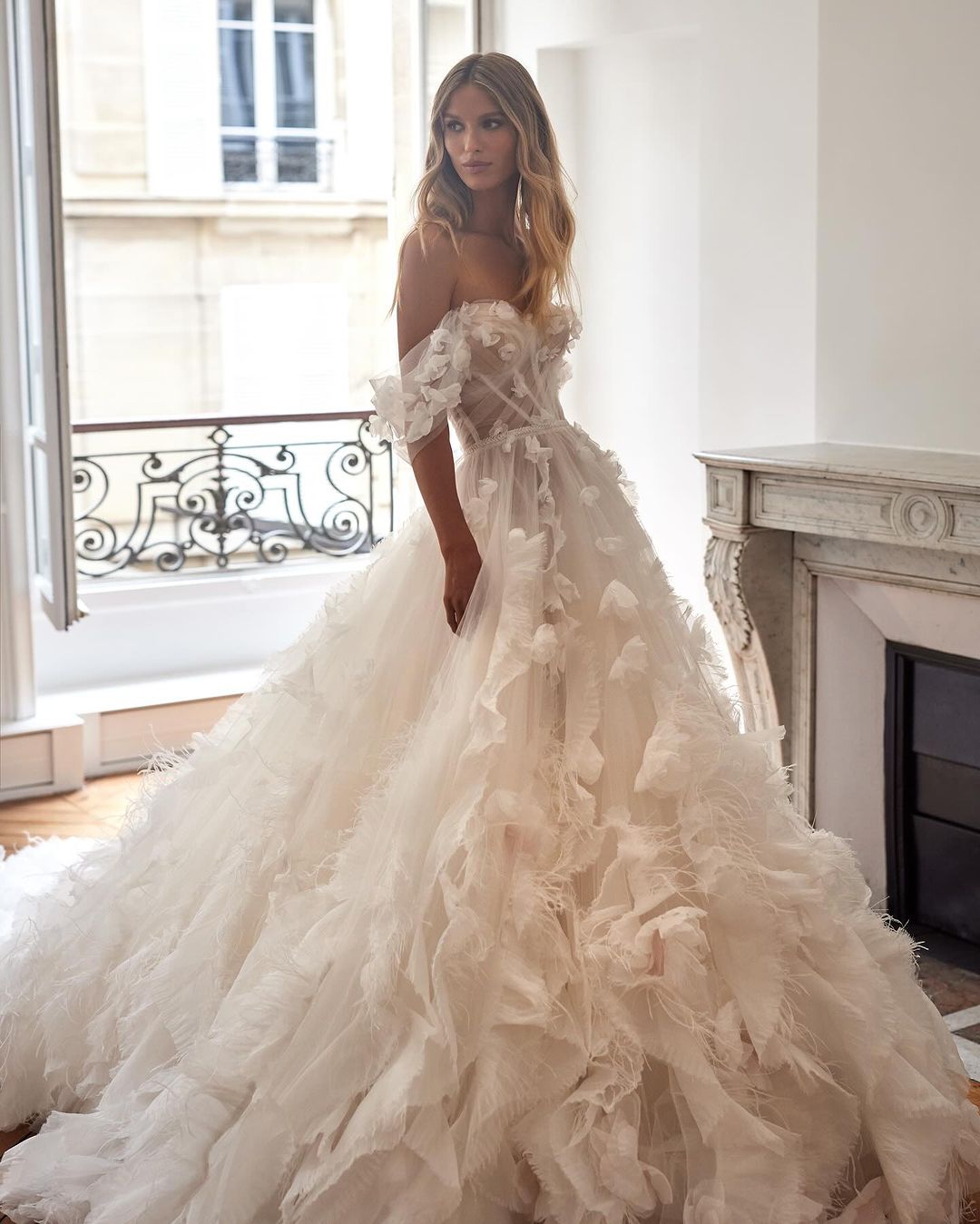 Fashion A Line Women Wedding Sweetheart Off Shoulder Backless Bridal Gowns Appliques Sweep Train Dress Custom Made Vestidos De Novia D0306