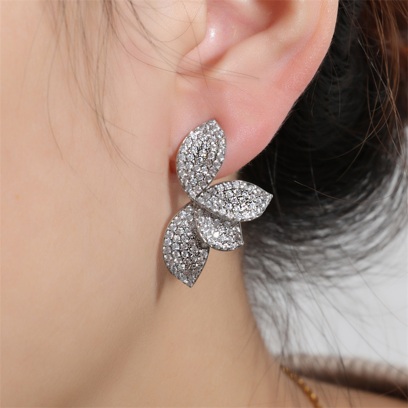 2024 Stud Earrings Dee Jewelry Gold Fill Pave White Sapphire Moissanite CZ Dia Party Women Wedding Bridal Sweet Cute Leaf Earring For Lover Gift