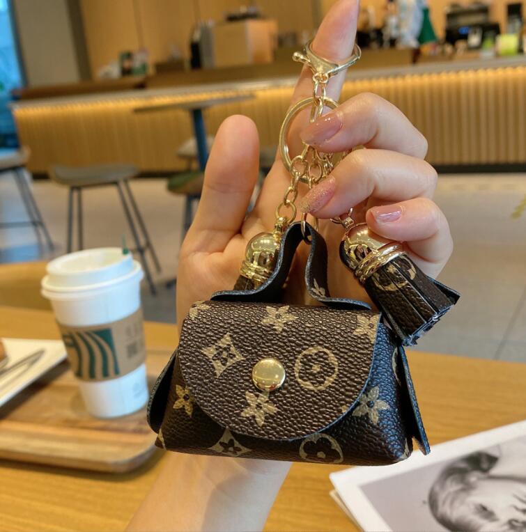 Lanyards PU Leather Keychain Designer Key Chain Buckle Lovers Car Handmade Tassel Change Purse Keychains Men Women Bag Pendant Accessories W