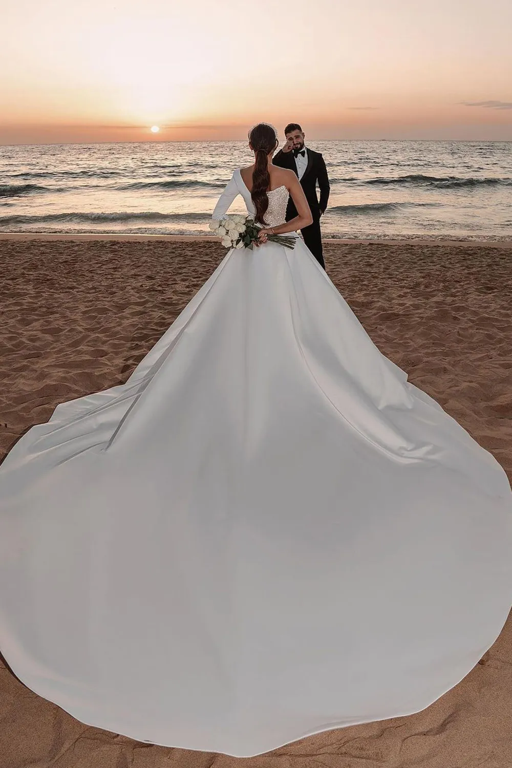 Saudi Summer Ivory Arabic Dubai Modern Backless Dresses Sexy One Shoulder Sequins Long Train Wedding Gown Bc 0219