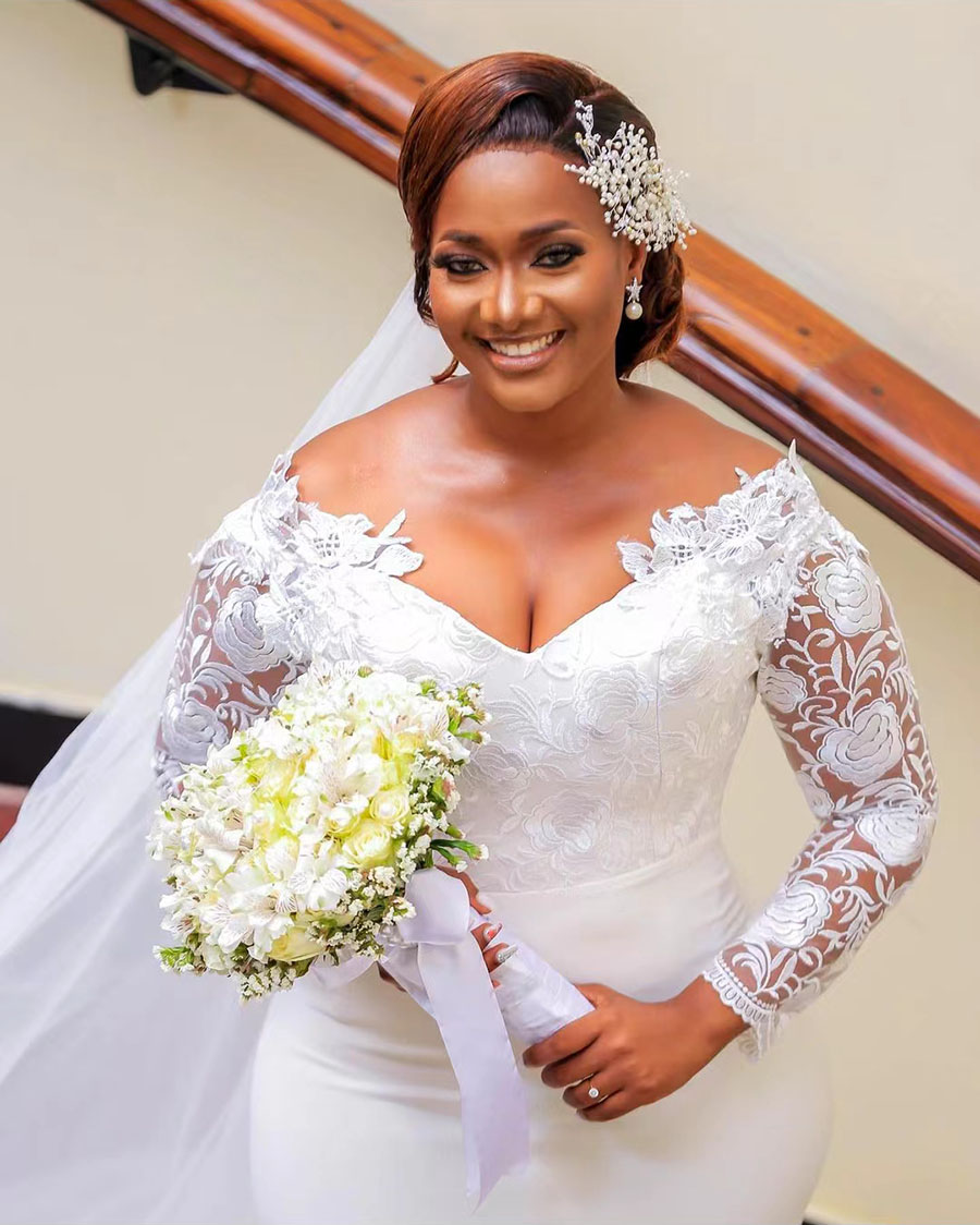 Ebi Arabic Aso White African Plus Size Mermaid Wedding Dresses with Lace Long Sleeve Beach Garden Bridal Gowns Soft Satin Simple Embroidery 326