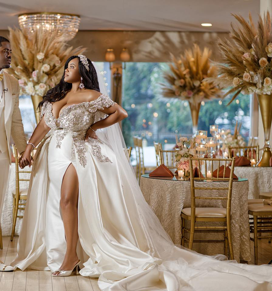 2024 Mermaid Wedding Dresses Bridal Gowns Off Shoulder Satin Lace Appliques Sier Crystal Beads Side Split Overskirts Plus Size African Nigerian Fishta