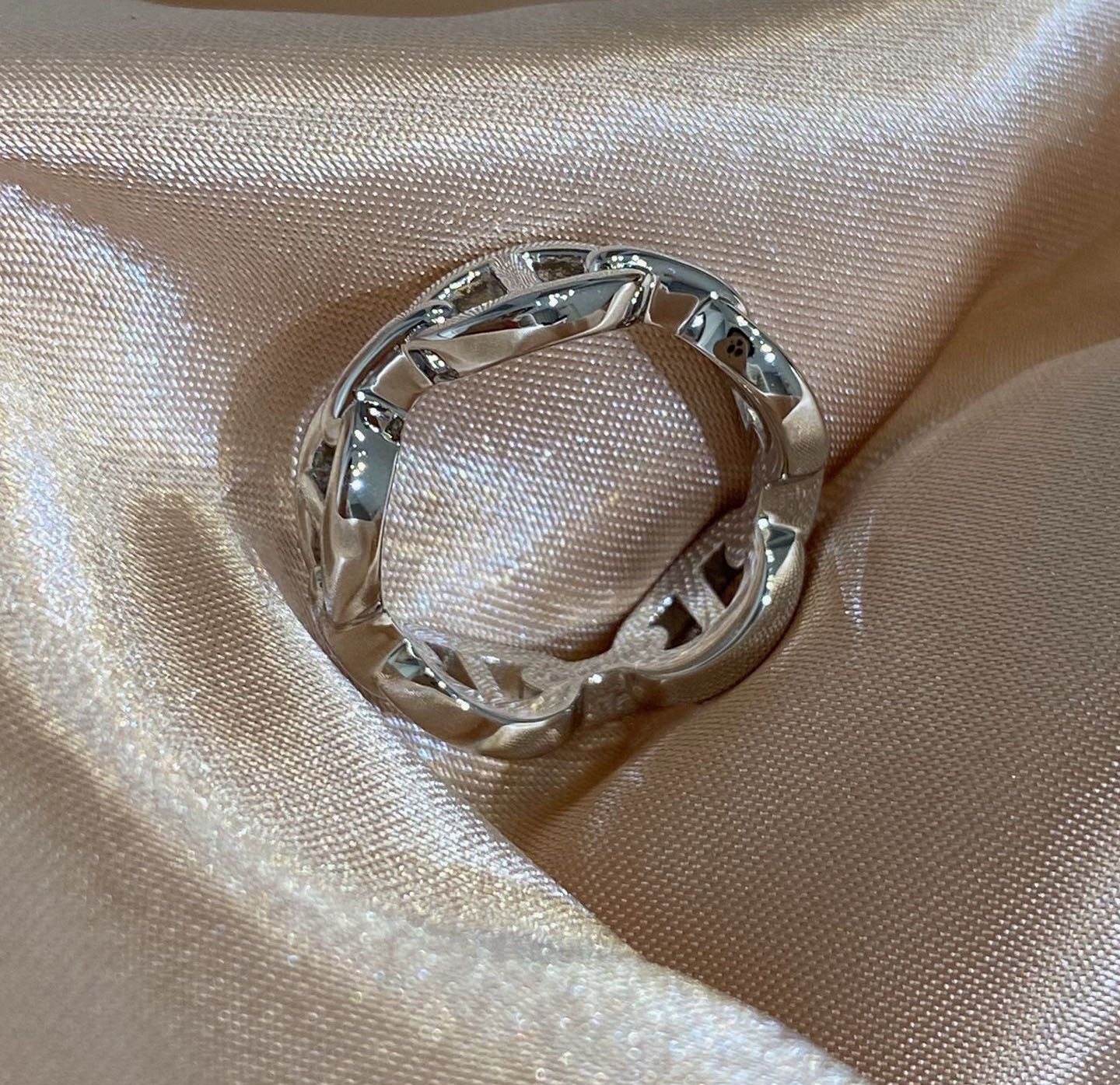 V gold material Luxury quality Charm punk band ring in silver plated have stamp box oval Shape simple design PS3989A