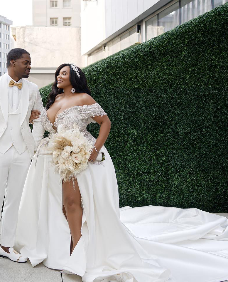 2024 Mermaid Wedding Dresses Bridal Gowns Off Shoulder Satin Lace Appliques Sier Crystal Beads Side Split Overskirts Plus Size African Nigerian Fishta