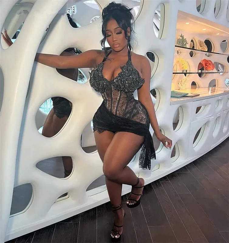 Sexy 2024 Black Prom Dresses Lace Beaded Appliques Halter Sleeveless Mini Tail Dress Party Gowns