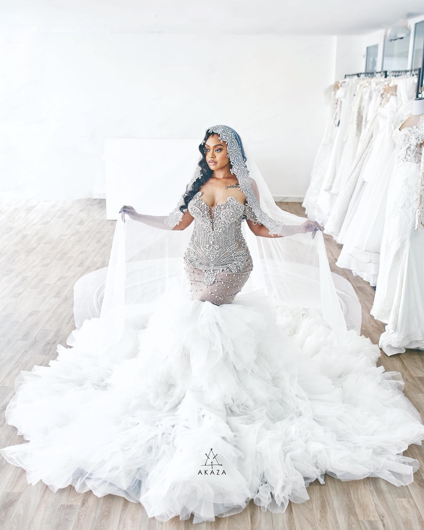 2024 Arabic Aso Ebi Plus Size Luxurious Mermaid Wedding Dress Beaded Crystals Tulle Detachable Train Tiers Bridal Gowns Dresses ZJ022