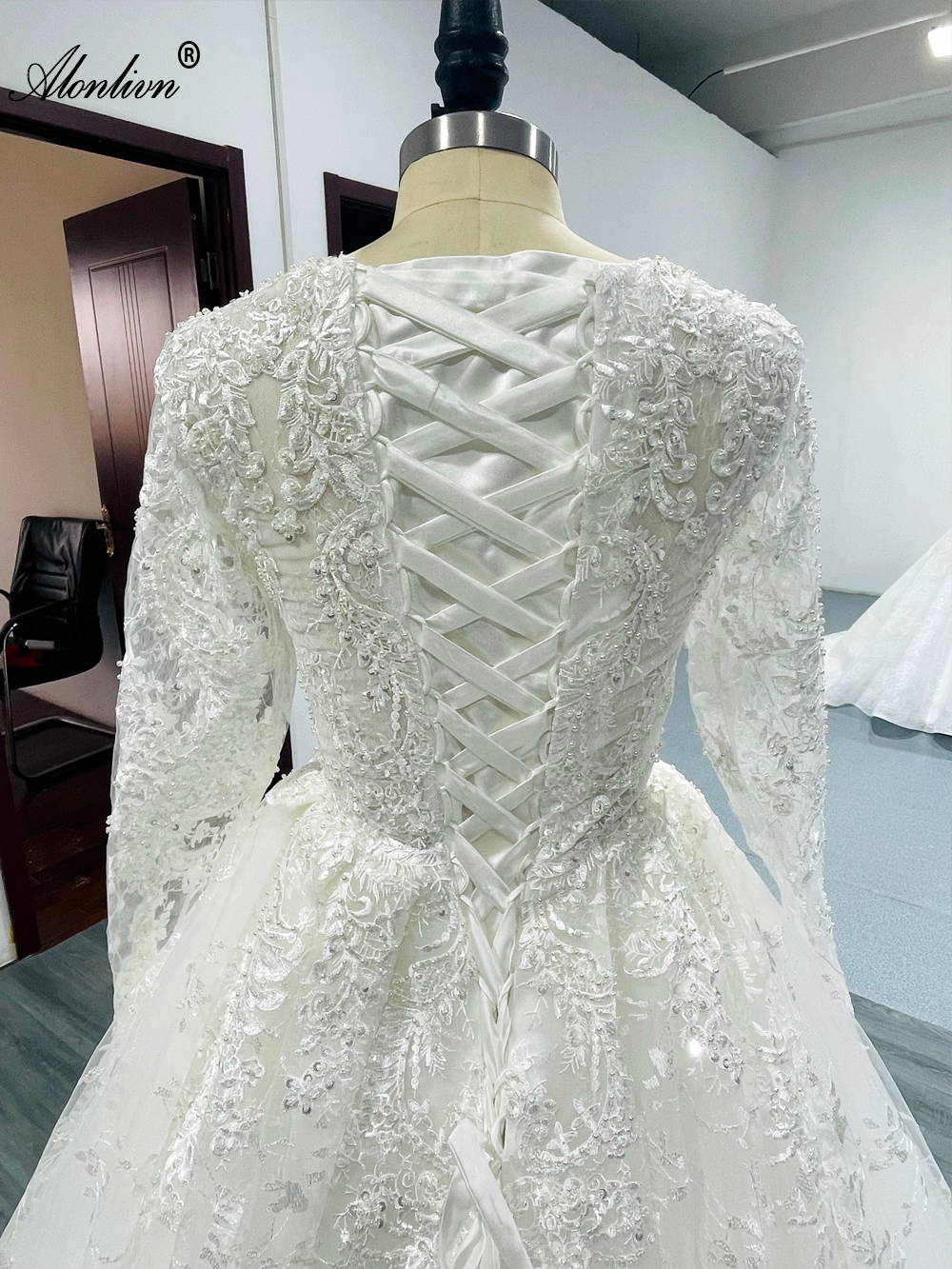 Alonlivn Classic Floral Prints Full Sleeves V-neck A-line Wedding Dress Enchanting Embroidery Lace Royal Train Bridal Gowns
