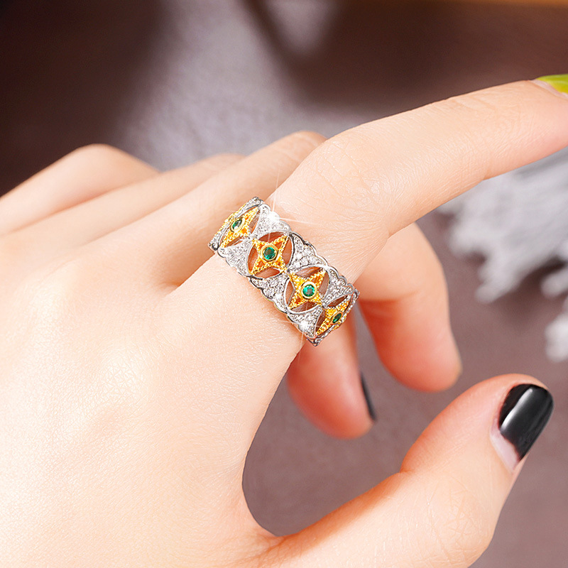 2024 Choucong Brand Court Wedding Rings Vintage Jewelry 925 Sterling Silver Round Cut Emerald CZ Diamond Gemstones Party Hollow Women Bridal Ring For 