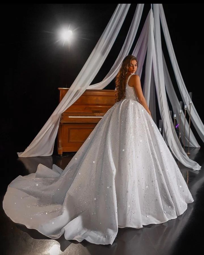 Crystal Ball Gown Dresses Straps Beads Wedding Dress Rhies Vintage Designer Bridal Gowns Sweep Train 0606