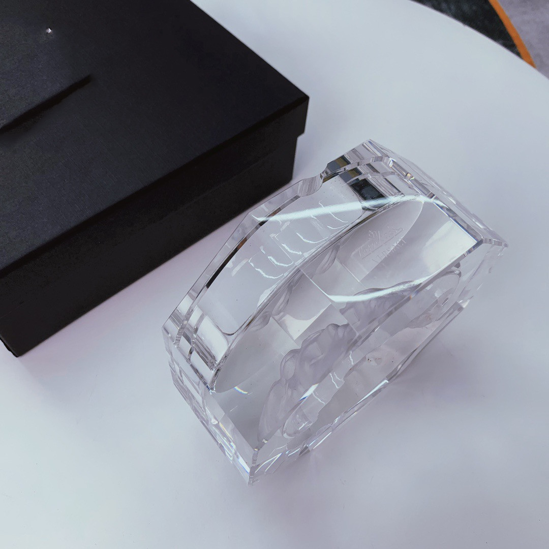 Ashtrays Designer Crystal Ashtray 3D Relief Mens Home Transparent Ashtray Gift Box CL250107