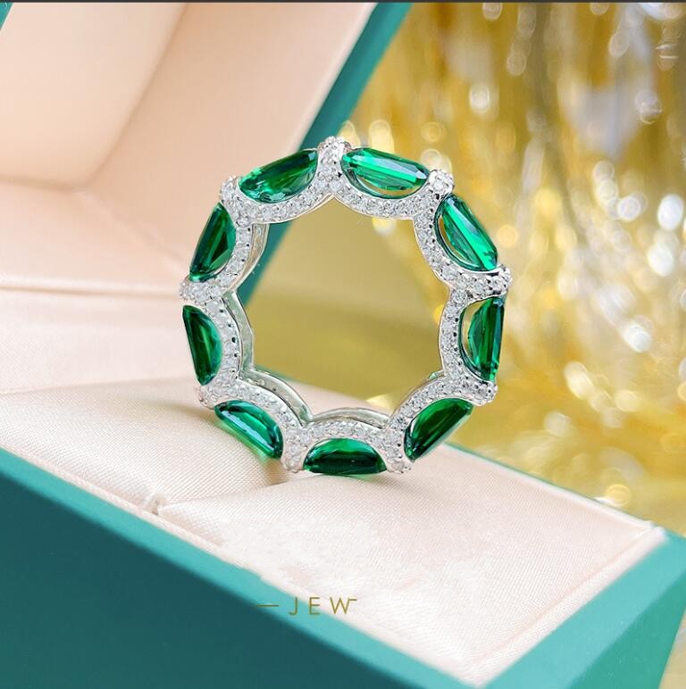2024 Top Sell Wedding Rings Luxury Fine Jewelry Real 100% 925 Sterling Silver Emerlad Moissanite Diamond Gemstones Party Eternity Women Engagement Ban