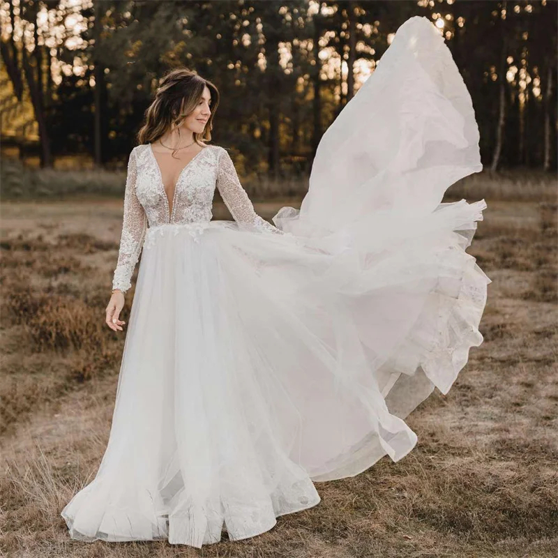 Sexy Backless A Line Tulle Wedding Dress Illusion Deep V-neck Long Sleeves Lace Appliques Country Bridal Gowns 2024 Boho Beach Bride Dresses