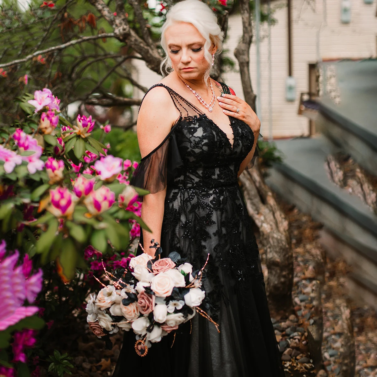 Gothic Black A Line Wedding Dresses Deep V-neck Plus Size Long Tulle Bridal Gowns Beaded Lace Appliques Court Train Wedding Anniversary Formal Gowns F