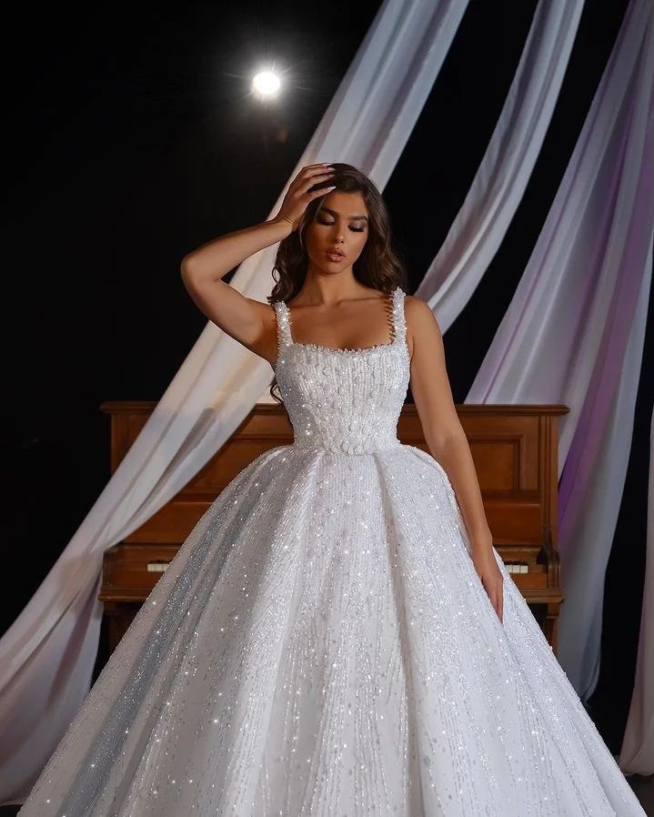 Crystal Ball Gown Dresses Straps Beads Wedding Dress Rhies Vintage Designer Bridal Gowns Sweep Train 0606