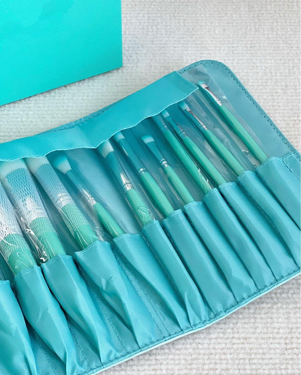 12 Pcs Premium Wool Makeup Brush Set, Gift Box, 2024 Gifts for Women dh5727163