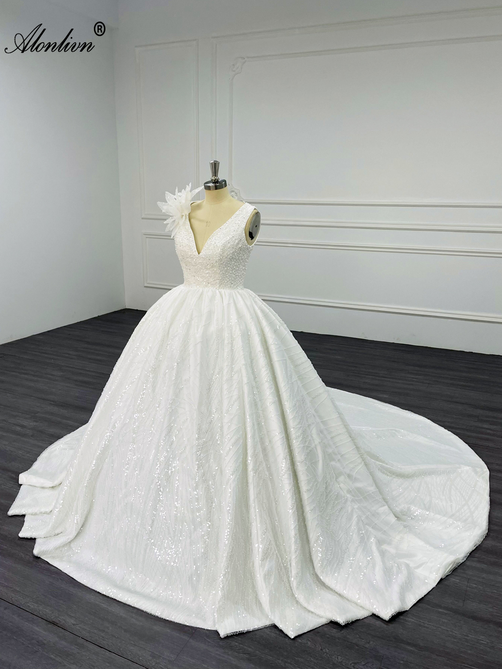 Alonlivn Shiny Lace V-neck Ball Gown Wedding Dress Sleeveless Beading Embroidery Floor-length Bridal Gowns