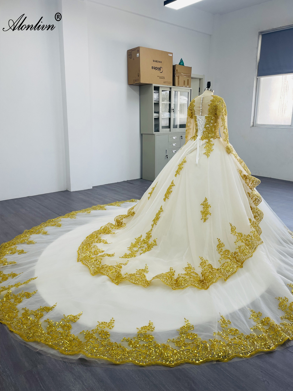 Alonlivn 100% Real Photos Beauty O-Neck Ball Gown Wedding Dress With Beading Rhinestones Pearls Golden Embroidery Lace Full Sleeves Bridal Gowns