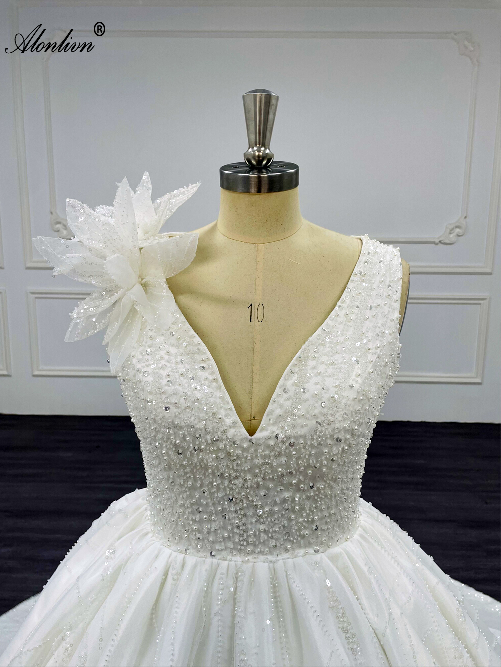 Alonlivn Shiny Lace V-neck Ball Gown Wedding Dress Sleeveless Beading Embroidery Floor-length Bridal Gowns