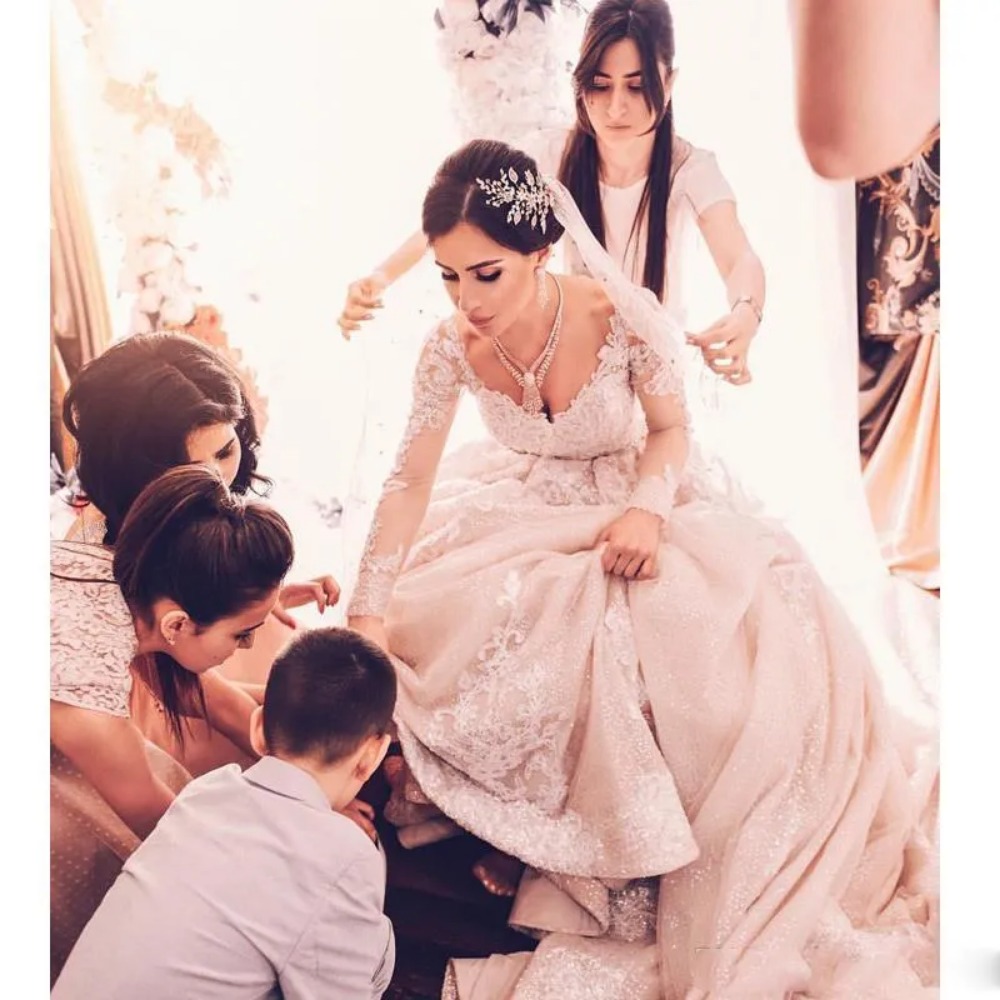 Stunningbride 2024 Arabic Rose Gold Sparkly Wedding Dresses Lace Beaded Long Sleeves Bridal Dress Vintage Sexy Chapel Train Wedding Gowns