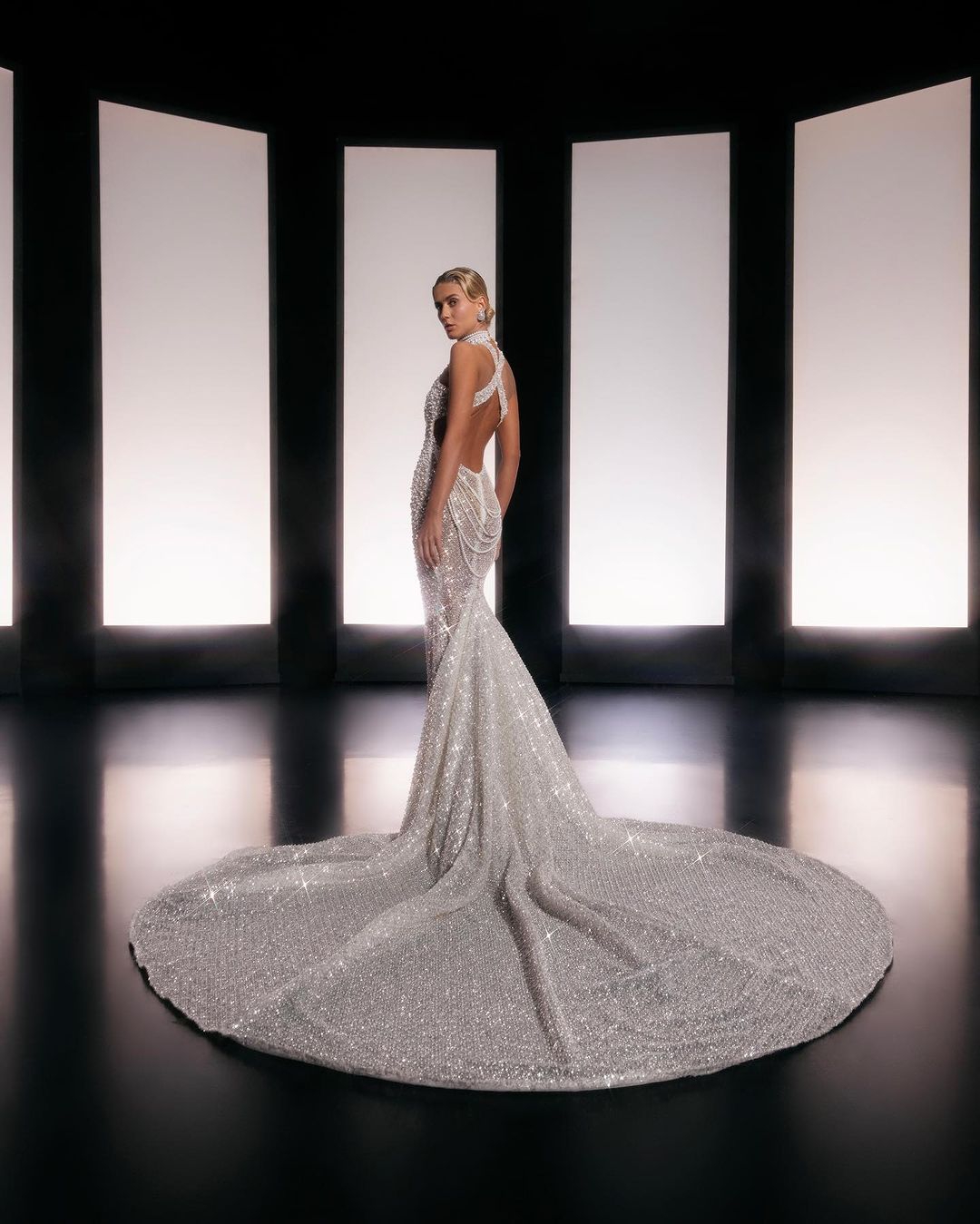 Luxury Pearls Tassel Bridal Gowns High Neck Mermaid Wedding Dress Sequins Backless Custom Made Bride Dresses Vestido de novia