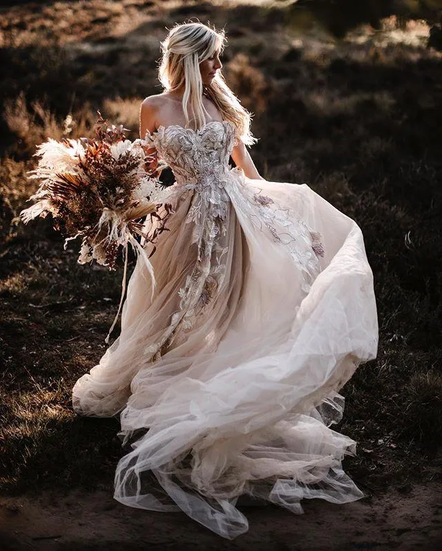 Off The Bohemian Shoulder Wedding Dresses Bridal Gowns Sexy Backless Lace Appliqued A e Beach Boho Bride Dress