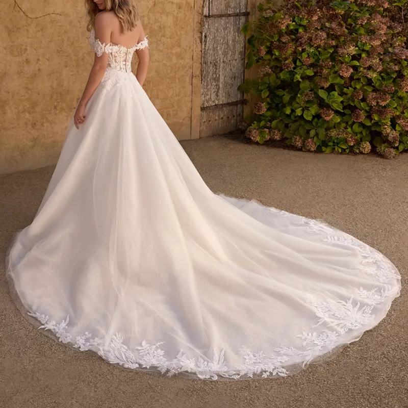 Plus Size Wedding Dresses 2024 New Arrival High Waist Bridal Gowns Off the Shouder Zipper with Buttons Back Applique with Beading