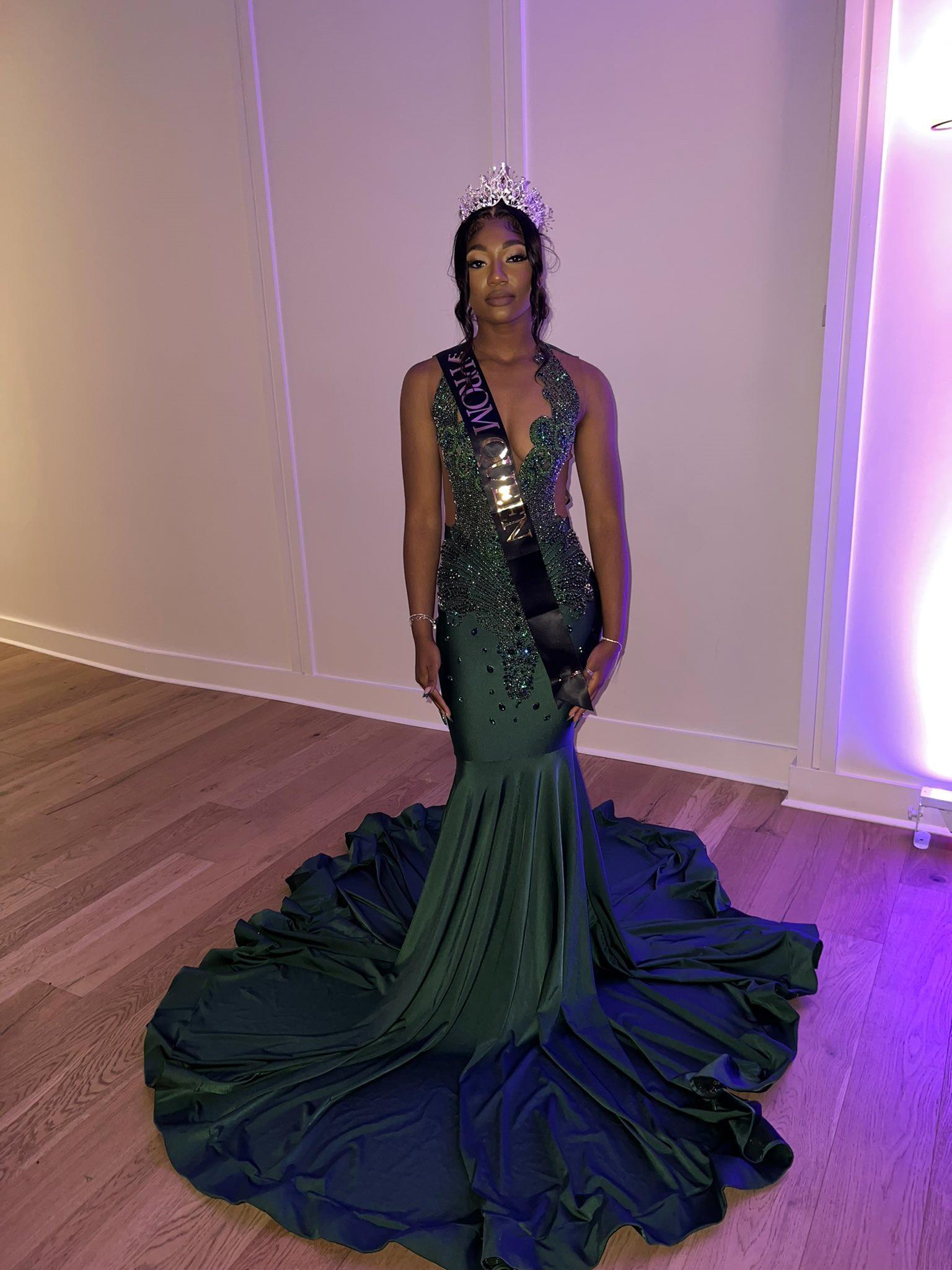 Hunter Green Mermaid Prom Dresses Sexy African Girls Sexy Halter Plunging Neck Cutaway Sides Satin Long Evening Gowns Party Occasion Wears BC18263