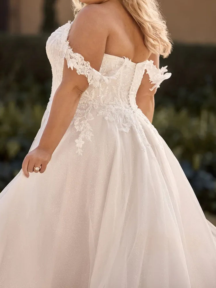 Plus Size Wedding Dresses 2024 New Arrival High Waist Bridal Gowns Off the Shouder Zipper with Buttons Back Applique with Beading