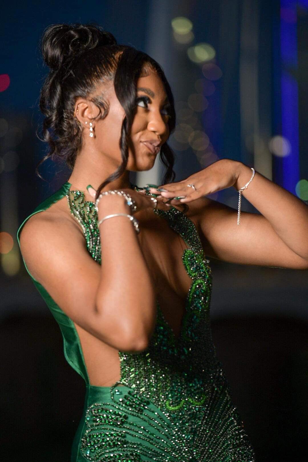 Hunter Green Mermaid Prom Dresses Sexy African Girls Sexy Halter Plunging Neck Cutaway Sides Satin Long Evening Gowns Party Occasion Wears BC18263