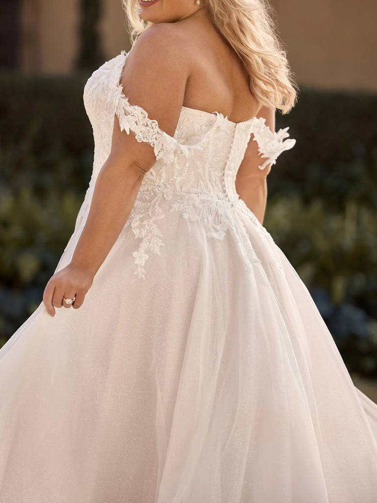 Plus Size Wedding Dresses 2024 New Arrival High Waist Bridal Gowns Off the Shouder Zipper with Buttons Back Applique with Beading