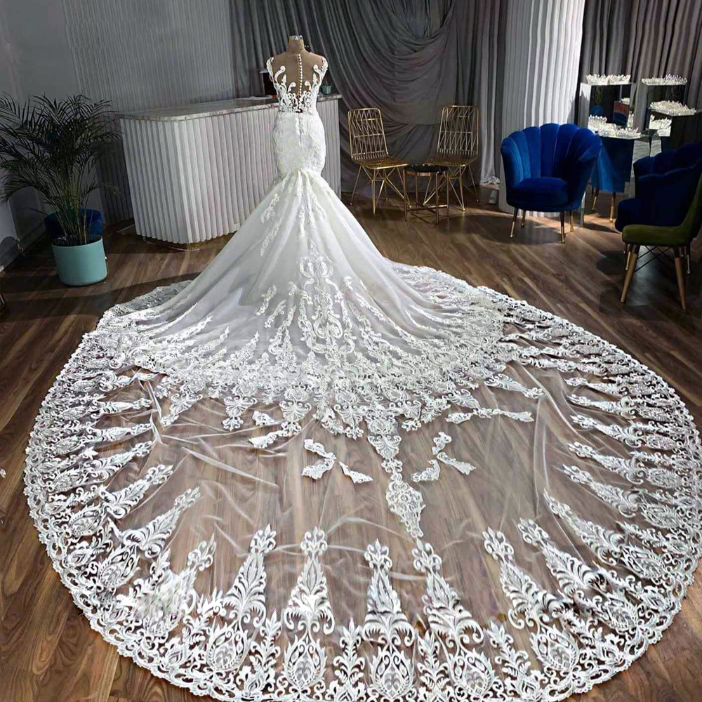 Luxurous V-Neck Mermaid Wedding Dress With Appliques Lace With Button Chapel Train Trumpet Bridal Gowns