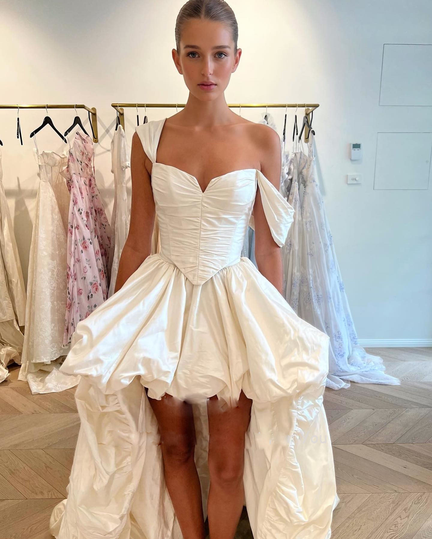High/Low Taffeta Wedding Dresses Sweetheart Pleat Front Short Back Long Bridal Gown Straps Bride Formal Wedding Party Dress robe de mariee
