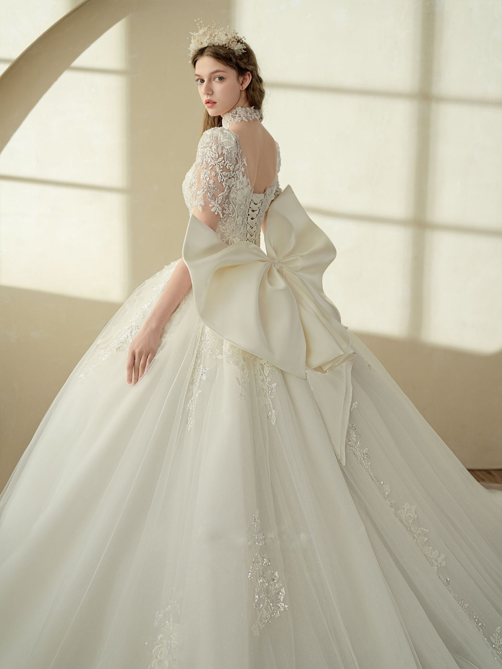 Classic Floral Prints Shorts Sleeves High Collar Ball Gown Wedding Dress Enchanting Embroidery Lace chapel Train Beading Pearls Beauty Bridal Gowns