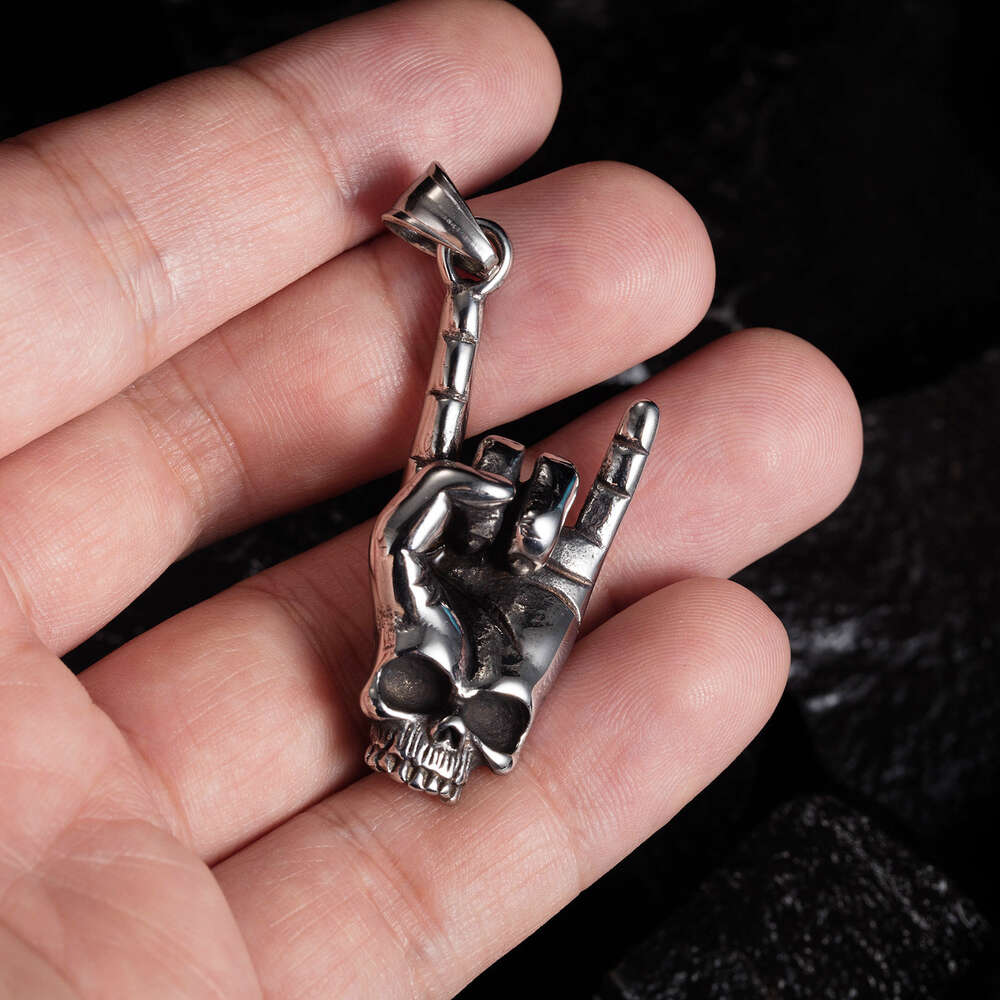 Hip Hop Wolf Tide Street Hand Charm Rock Love You Gesture Titanium Steel Necklace Fashion Personality Skull Pendant Bling Party Hip Hop Jewelry