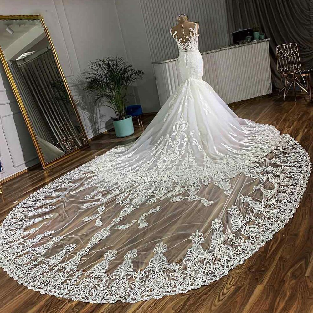 Luxurous V-Neck Mermaid Wedding Dress With Appliques Lace With Button Chapel Train Trumpet Bridal Gowns