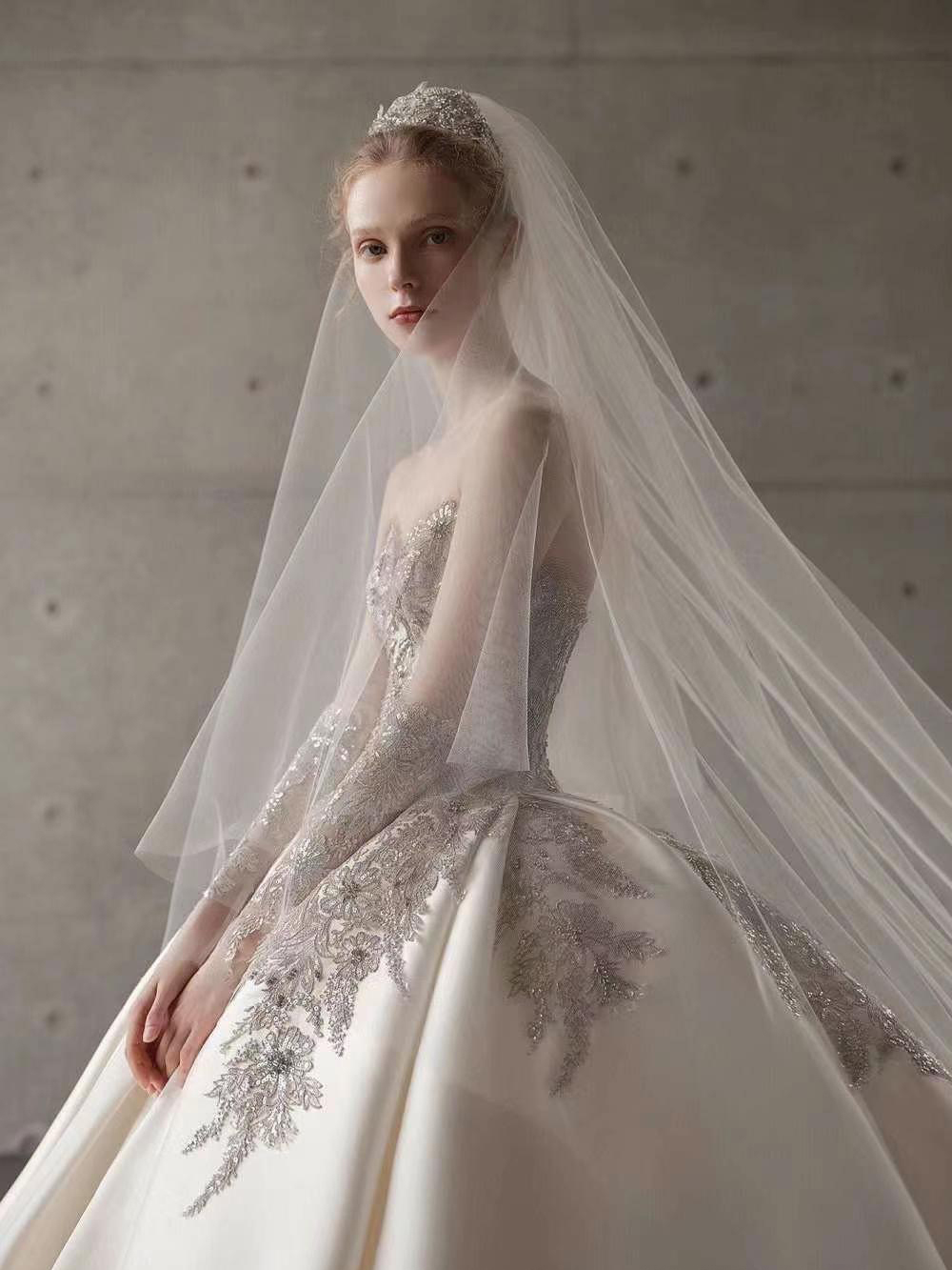 Lustrous Satin Ball Gown Wedding Dresses Beaded Pearls Embroidery Lace Sweetheart Ivory Shiny Princess Bridal Gowns