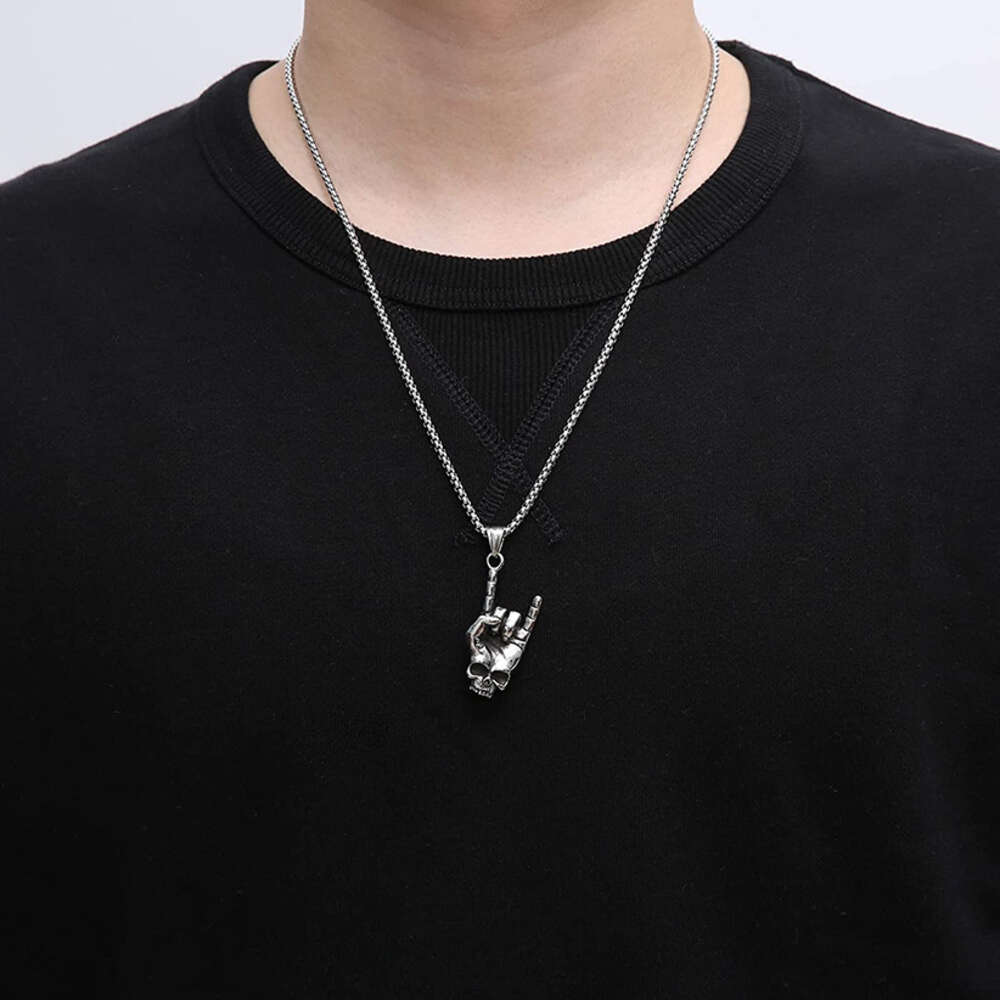 Hip Hop Wolf Tide Street Hand Charm Rock Love You Gesture Titanium Steel Necklace Fashion Personality Skull Pendant Bling Party Hip Hop Jewelry