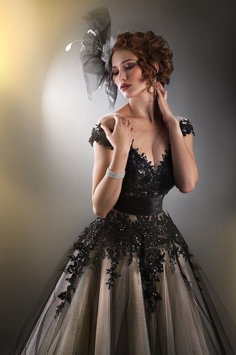 2024 Classic Black A Line Wedding Dress Beaded Lace Appliques Tea Length Bridal Gowns Illusion Neck Short Sleeves Garden Vestido De Novia