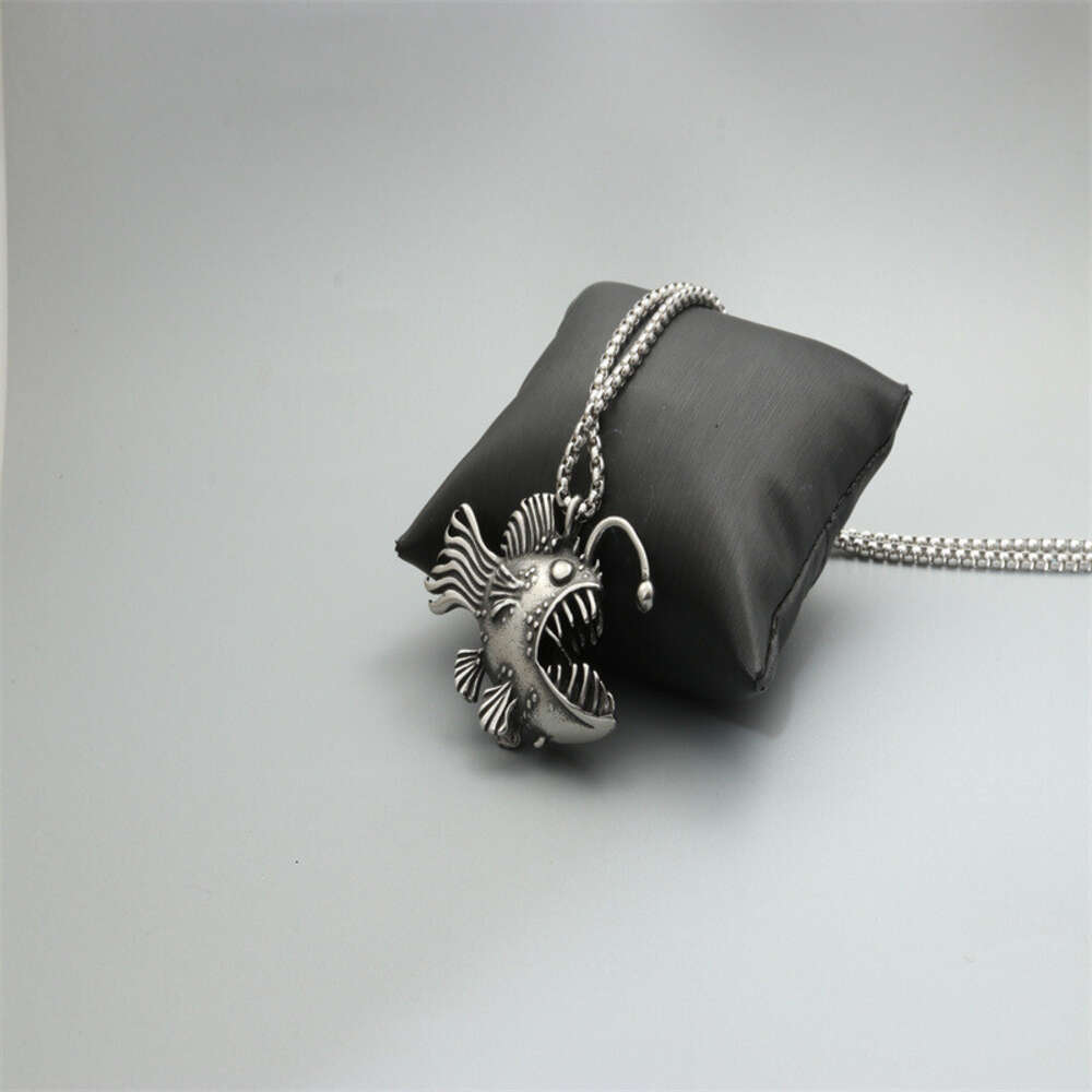 Hip Hop Wolf Tide New Lantern Fish Pendant Necklace Personalized Men's Antique Silver Color Titanium Stainless Steel Chain Punk Rock Jewelry Whol