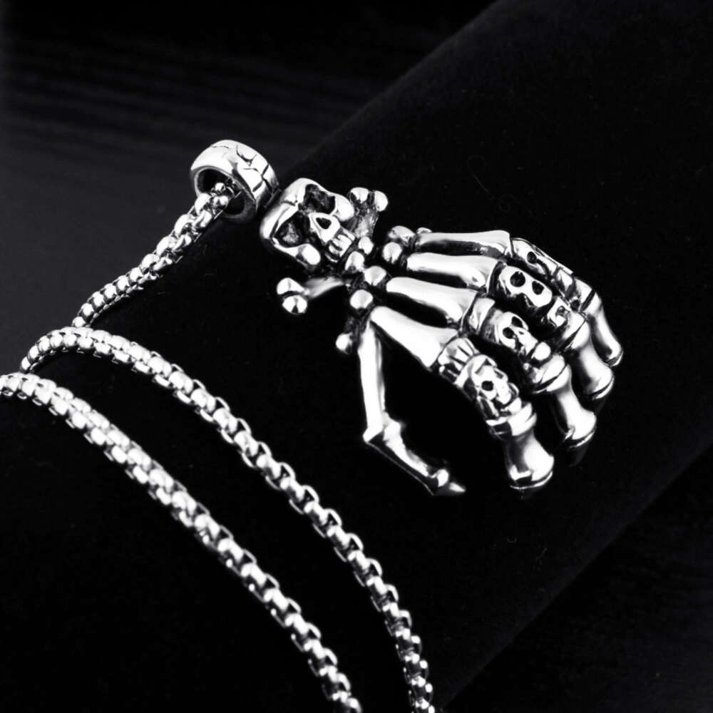 Wolf Tide Skeleton Hand Bone Grab Pendant Necklace Long Stainless Steel Chain Halloween Gifts Punk Gothic Hip Hop Necklaces Men's Party Jewelry B